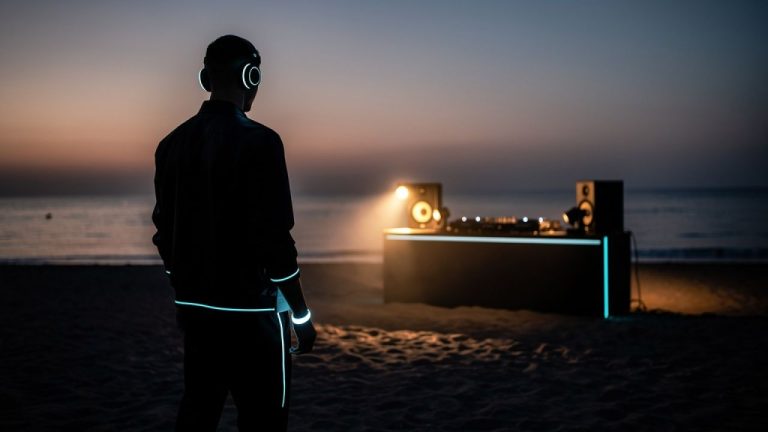 Chillhouse für Abende: Die neuesten Beats für deine Sundowner-Vibes