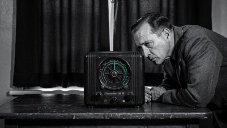 Der unsichtbare Krieg: Wie Radio im Zweiten Weltkrieg zur Waffe und zur Lebensader wurde